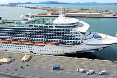 Evacuan a pasajeros con coronavirus de crucero tras atracar en California