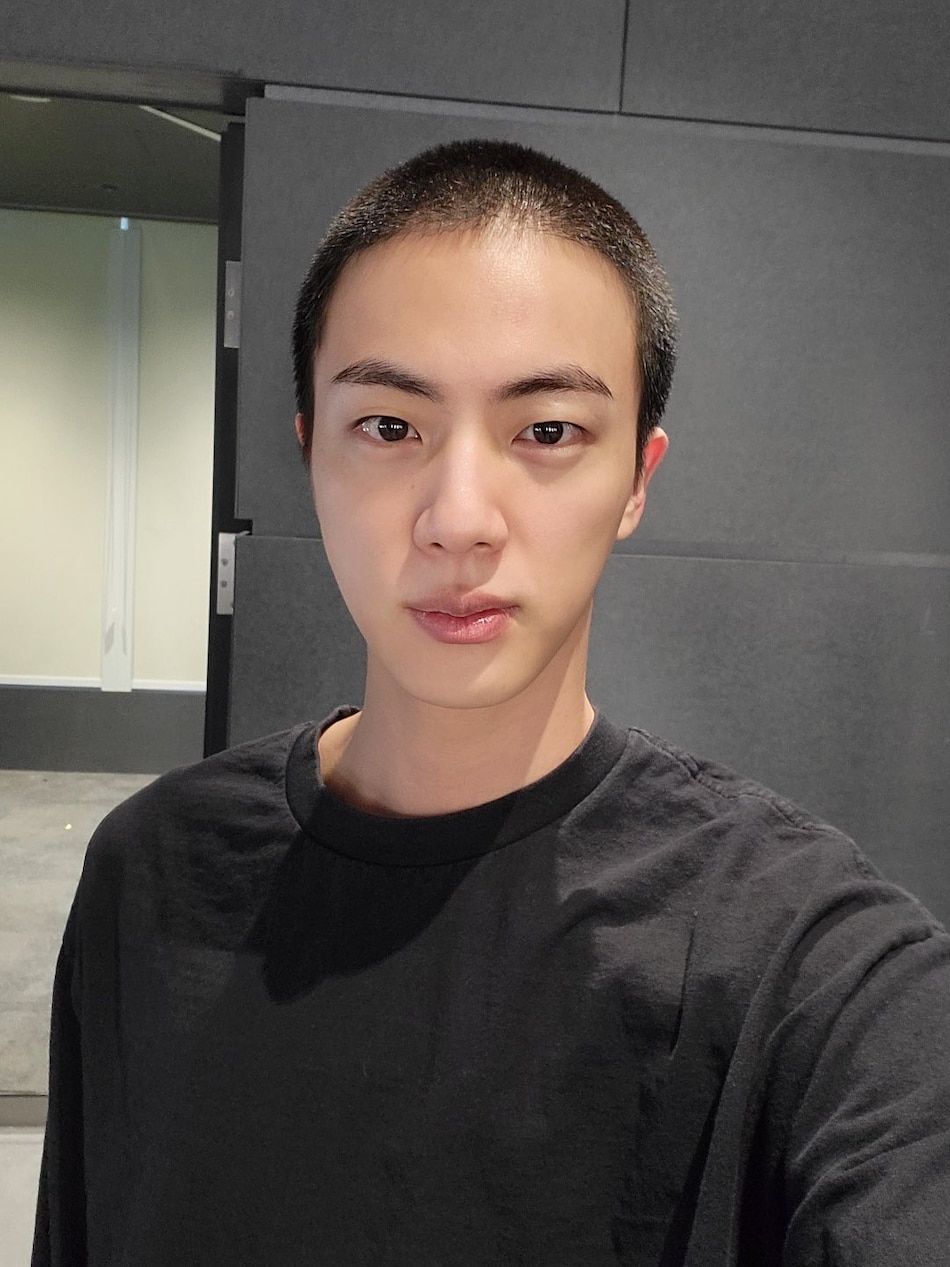Jin, de BTS, luce nuevo corte de cabello para realizar el servicio militar
