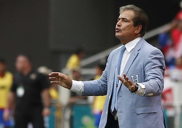 Jorge Luis Pinto está dispuesto a dirigir a Panamá
