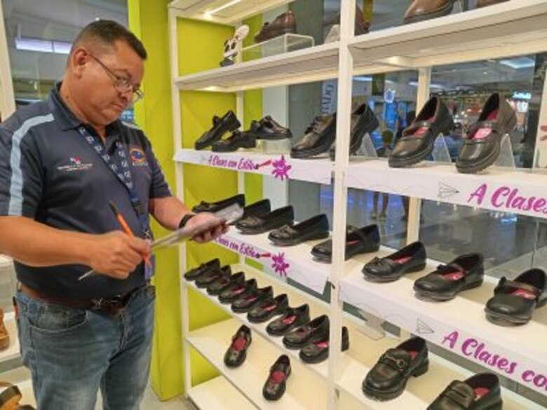 Preparativos para el año escolar 2025: costos de uniformes y útiles escolares en la ciudad de Panamá