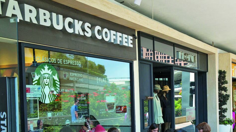 Cadena Starbucks se defiende de campaña