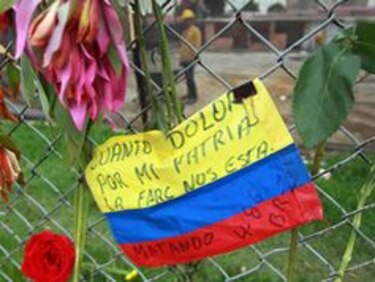 Juan Manuel Santos honra a militares muertos en emboscada de las FARC