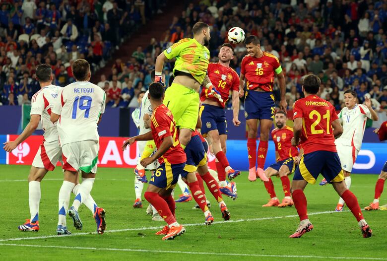 España da cuenta de Italia para ir a octavos en primera