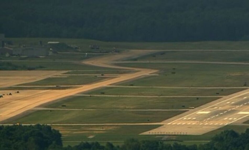 Cierran la base de Andrews por la presencia de un tirador