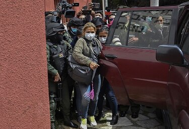 Opositores salen a las calles de Bolivia contra la detención de expresidenta Áñez