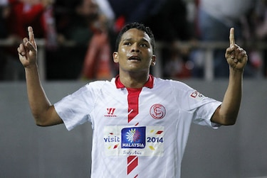Milan anuncia acuerdo para fichar al colombiano Carlos Bacca