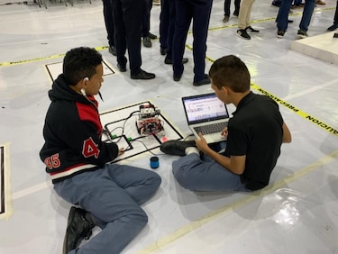 Ingeniero panameño destaca en Latinoamérica por su labor al desarrollo de la robótica educativa