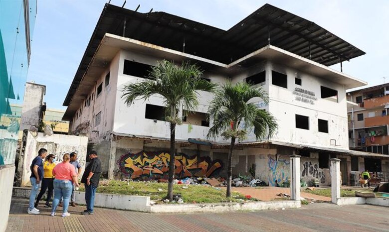 Mayer Mizrachi propone reubicar a los buhoneros de la peatonal en el edificio Juan Ramón Poll