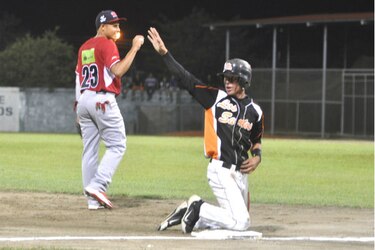 Los Santos derrota a Metro 4-1 y parte por delante en la final del juvenil