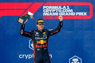 Max Verstappen se impone en la pista y gana el Gran Premio de Miami