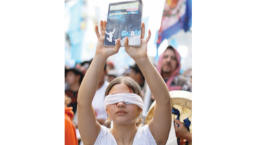 Protestan contra Jimmy Morales por crisis política