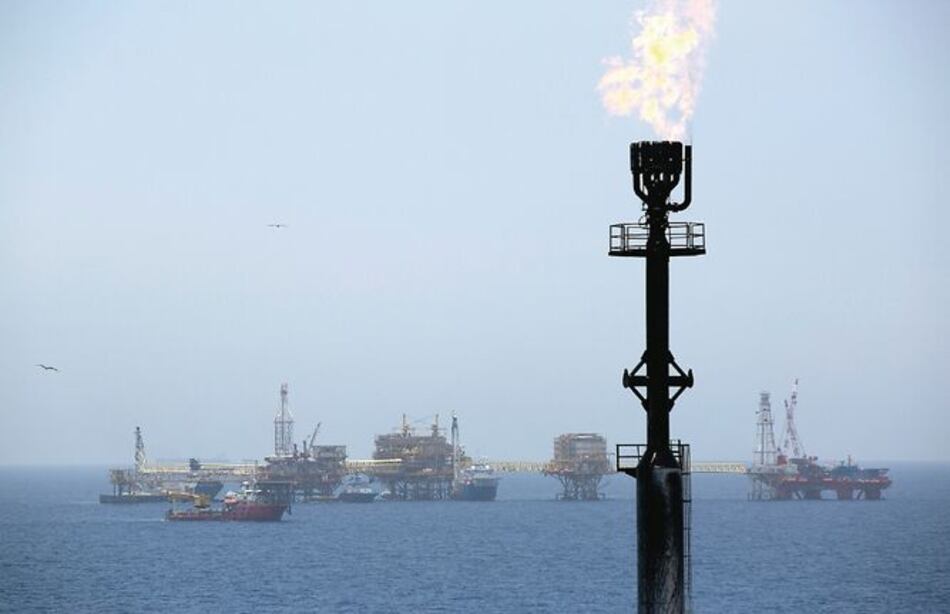 Compañía china se retira de campo petrolero iraní