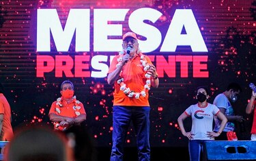 Bolivia: Mesa y Arce cierran campaña electoral polarizada por la figura de Evo