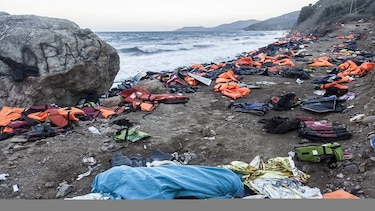 Al menos 15 migrantes muertos en dos naufragios en el mar Egeo