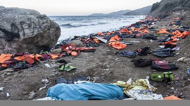 Al menos 15 migrantes muertos en dos naufragios en el mar Egeo