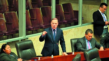 Pleno, en sesión permanente para discutir reconfiguración de la Comisión de Credenciales