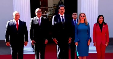 El gobernante Nicolás Maduro toma posesión en medio de cuestionamientos internacionales y denuncias de fraude