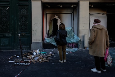 Francia anuncia ayudas a comercios afectados por saqueos y mantiene restricciones