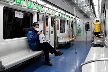 Más ciudades chinas en cuarentena a medida que aumenta la cifra de muertos