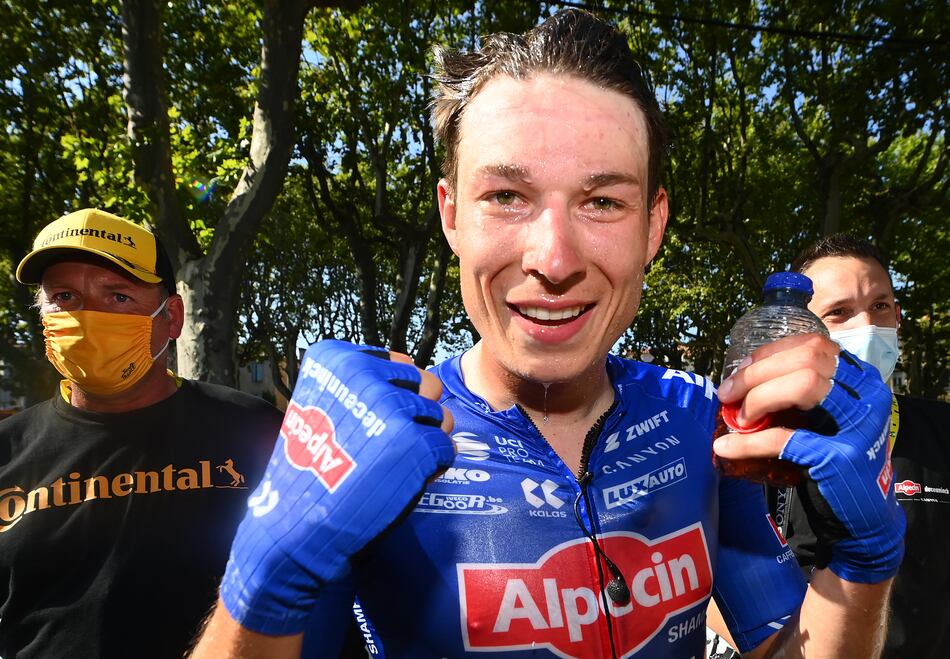 El belga Philipsen gana al esprint la 15ª etapa del Tour, Vingegaard sigue de amarillo