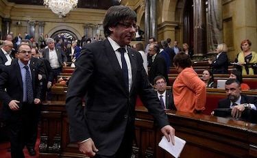 Autoridades españolas se preparan para intervenir Cataluña