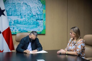 Cortizo sanciona ley que le da beneficios a jubilados por $140 al año; el sector empresarial alerta sobre el modelo de financiamiento