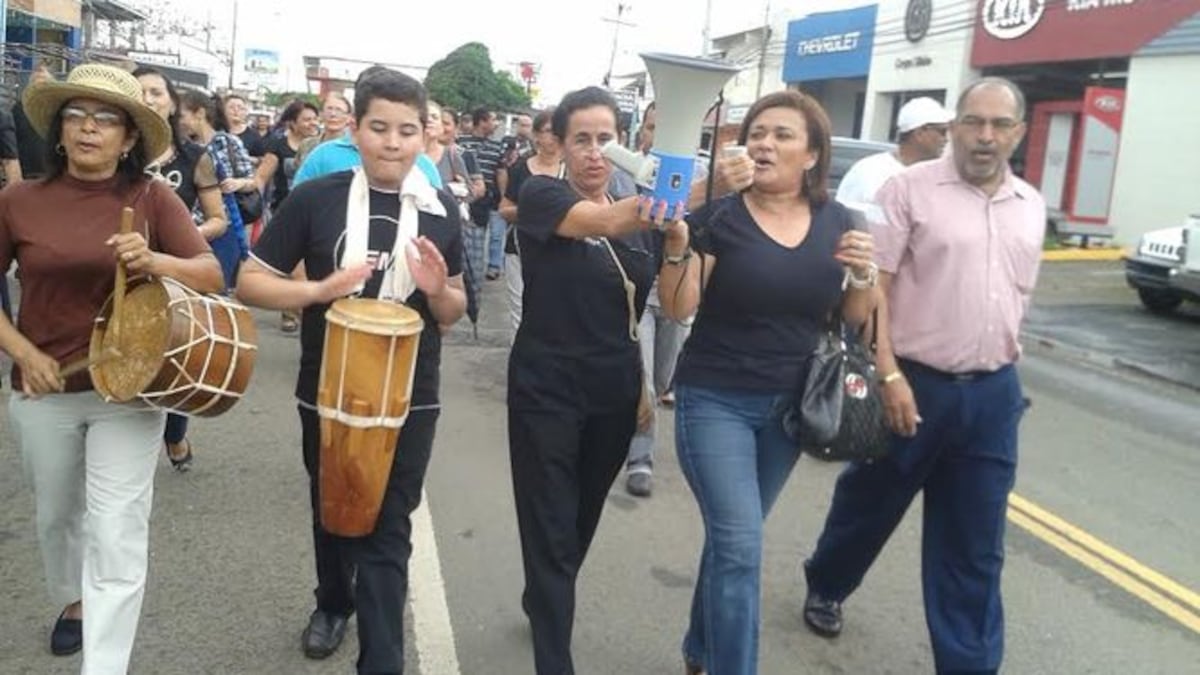 Al son del tambor, docentes del José Daniel Crespo siguen su lucha en las calles