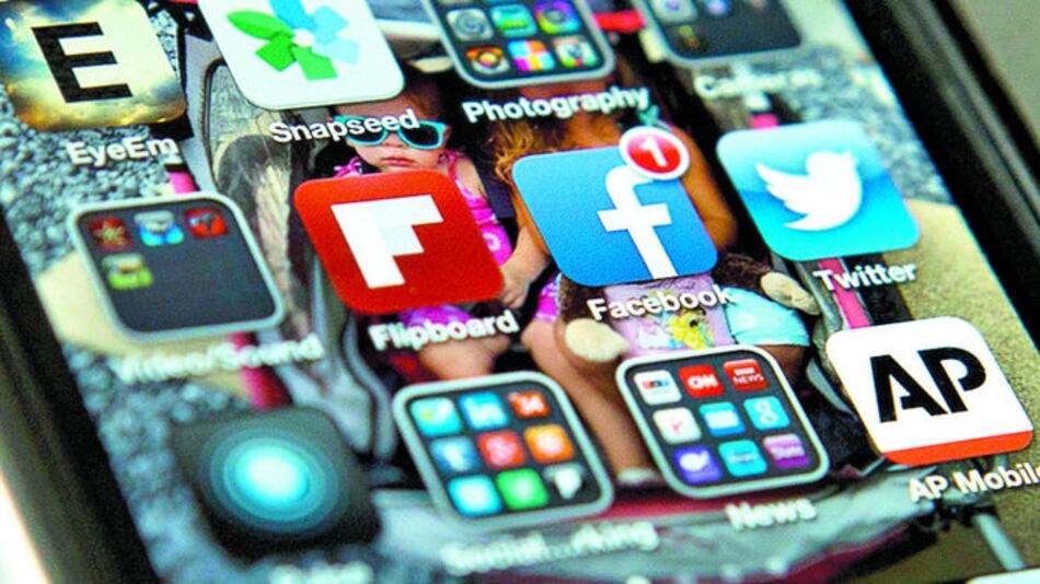 UE aumenta presión sobre redes sociales