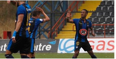Gaby Torres marca tres goles y celebra con su familia