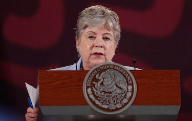 México cierra de forma indefinida su embajada en Ecuador y suspende servicios consulares