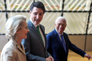 La UE y Canadá defienden la firma de acuerdos comerciales sobre la imposición de aranceles