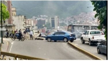 Trancan vías en Venezuela en contra de propuesta de Constituyente sin elecciones universales