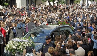 Homenaje popular y ceremonia religiosa para despedir a la duquesa de Alba