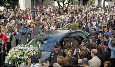 Homenaje popular y ceremonia religiosa para despedir a la duquesa de Alba