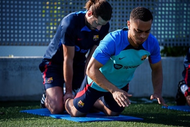 Sergiño Dest y su frágil situación en el Barcelona