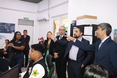 Zúñiga pide acelerar acciones contra la pesca ilegal tras reunión con la ARAP