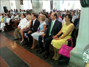 Candidatos presidenciales participan de misa de cara a las elecciones