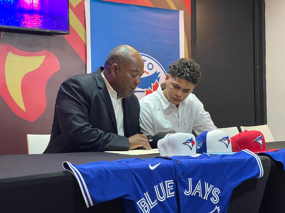 Toronto Blue Jays firma al santeño Nicolás Vergara