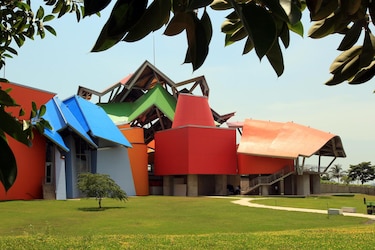 La huella de Frank Gehry en el mundo: del Guggenheim en Bilbao al Biomuseo de Panamá