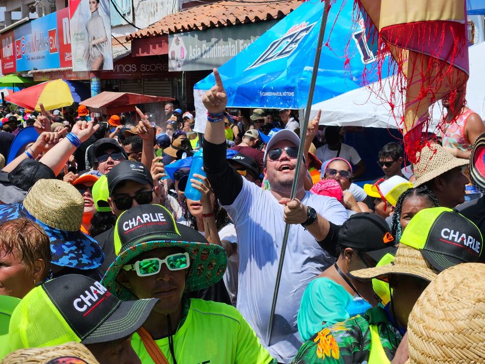 ‘No vas’, así le gritaron al abanderado del PRD de la tuna de Calle Arriba de Las Tablas