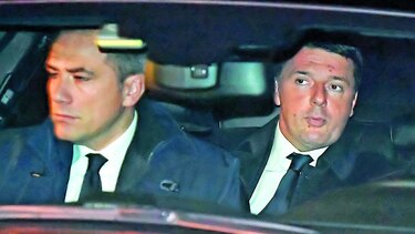 Renzi retrasa dimisión por presupuestos