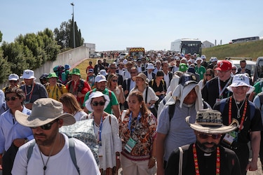 El papa se despide de Lisboa con una fiesta con los voluntarios: ‘Sean surfistas del amor’