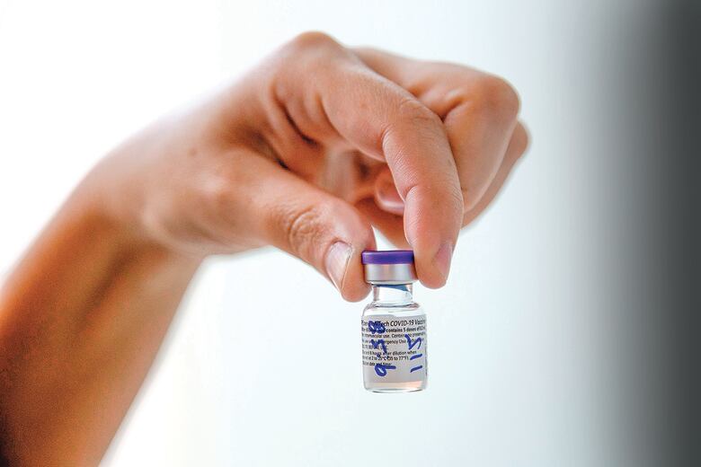 Congeladores para vacunas: una compra desconcertante