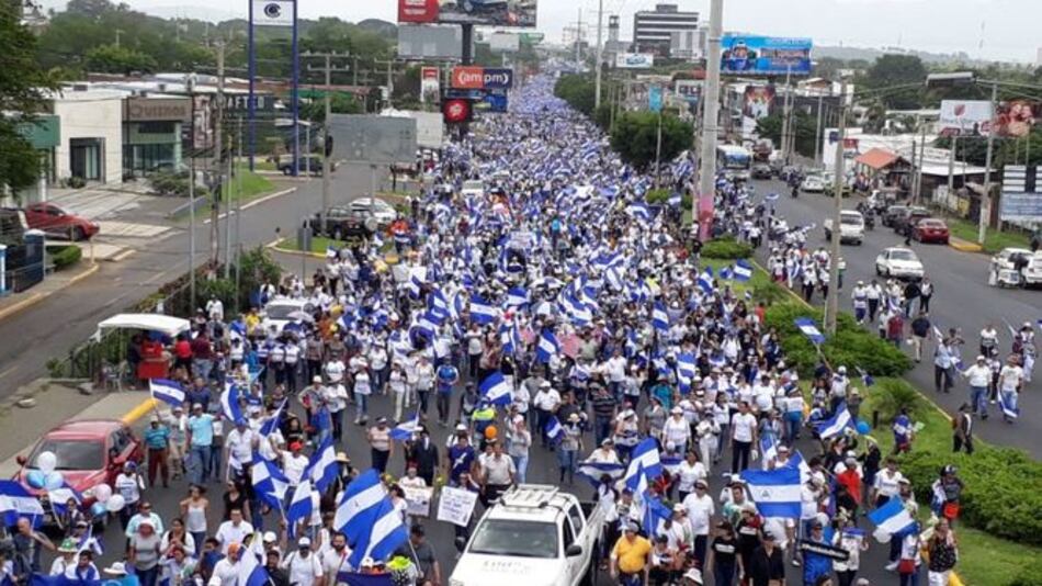 Multitudinaria marcha en Managua por muerte de niños