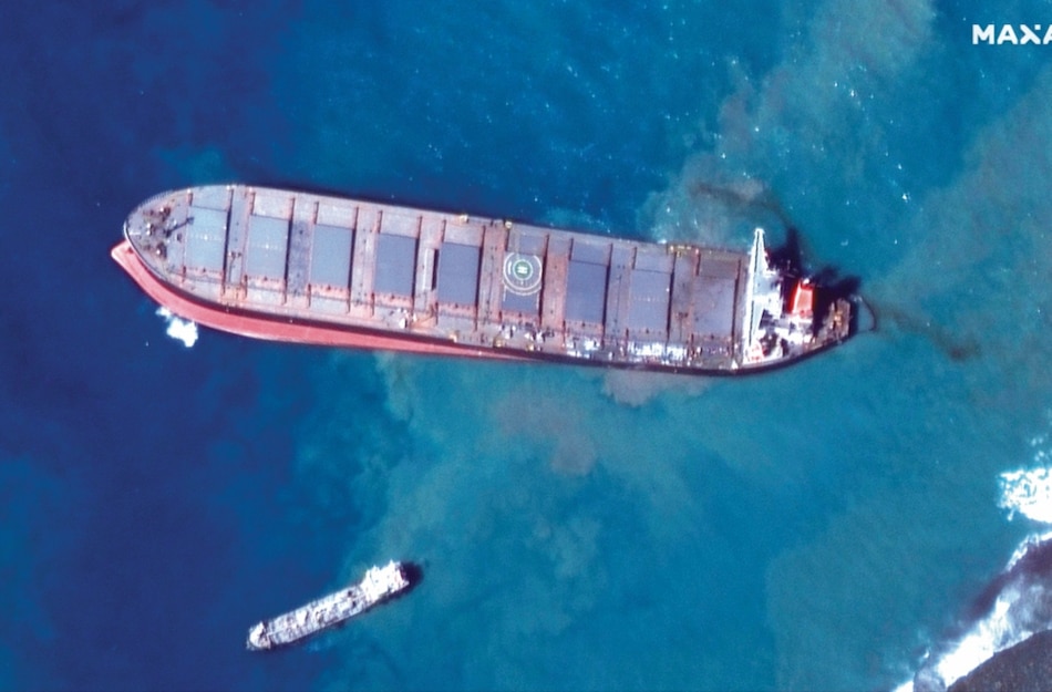 Buque de bandera panameña continúa botando combustible