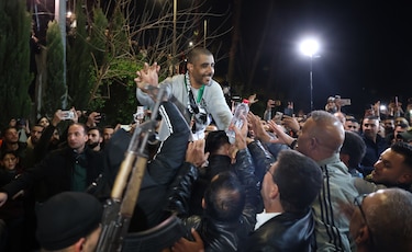 Presos palestinos liberados por Israel llegan a Ramala, donde les esperan sus familias