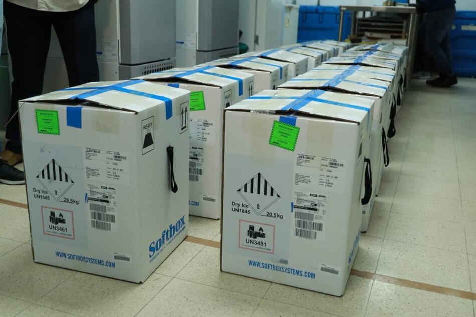 La vacuna de Pfizer puede conservarse durante un mes en el frigorífico, dice Agencia Europea de Medicamentos