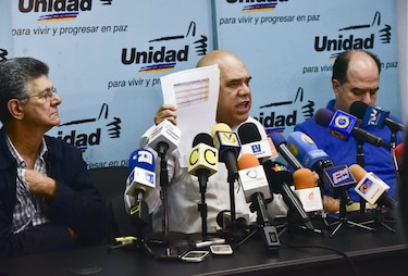 Oposición en Venezuela presenta comando de campaña para elecciones parlamentarias