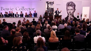 Gran éxito en la subasta de la colección de arte de Bowie