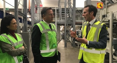 Varela comienza su gira de trabajo en Holanda; conoce el sistema operativo de Schiphol